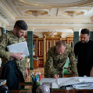 Зеленский уволил Сырского с должности главнокомандующего ВСУ, — Гончаренко и Стерненко