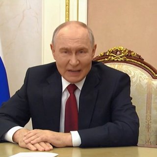 "Не расколют и не запугают": Путин обратился к россиянам из-за "выборов" в Госдуму