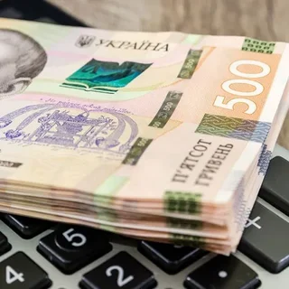 Пенсіонерам та ВПО виплатять по 10 000 грн: хто може оформити допомогу вже зараз