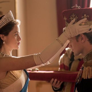 Топ 7 королевских сериалов и фильмов, которые стоит посмотреть в декабре 2024