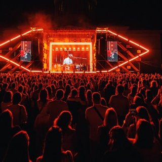 В Киеве состоялся концерт памяти фронтмена группы ADAM: шесть тысяч человек пришли почтить Михаила Клименко