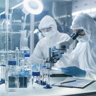 Лаборатории есть — бомбы нет: в чем заключается проблема обвинений Украины в разработке биологического оружия