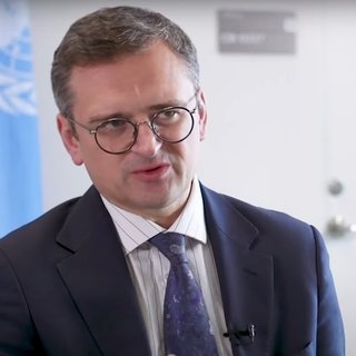 Тотальна війна та нестача продуктів: Кулеба попередив про непрості часи через нові удари РФ (відео)