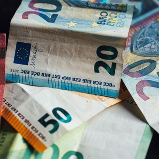 Одна из стран ЕС вновь сказала "нет" евро — что показал опрос граждан