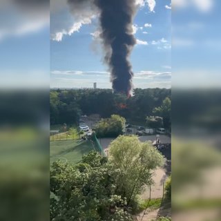 В Киеве загорелся ресторан в Лесном массиве: как спасались люди — соцсети (видео)