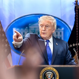 "Многие из вас еще не знают": Трамп неожиданно прокомментировал отмену санкций против РФ
