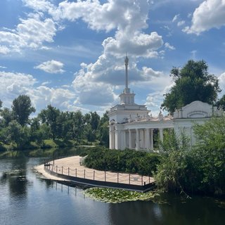 Красная или рыжая: какого цвета футболка с мерчем Кривого Рога