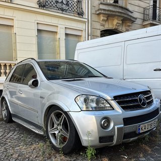 Не ездил год: в Париже обнаружили заброшенным редкий заряженный Mercedes из Украины (фото)