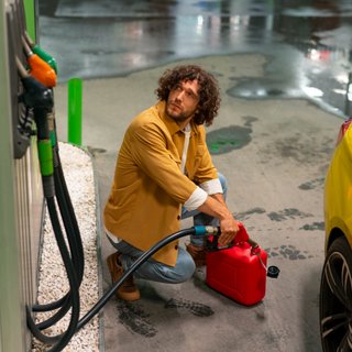 Дизель достиг психологической отметки в 100 грн: сколько стоит топливо на украинских АЗС