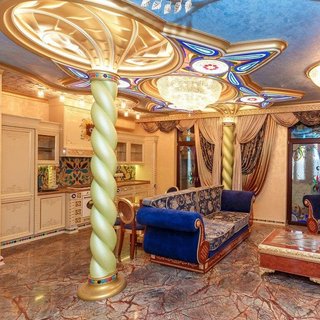 "Там жил Сулейман с Роксоланой": риэлтор показал "золотую" квартиру в Киеве и столкнулся с волной шуток
