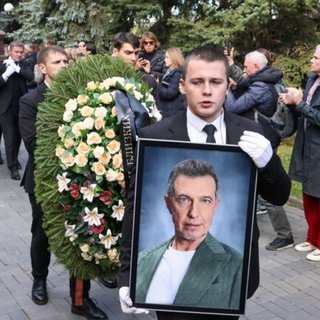 "Відвезли невідомо куди": як виглядає скромна могила Сергія Сосєдова (фото, відео)
