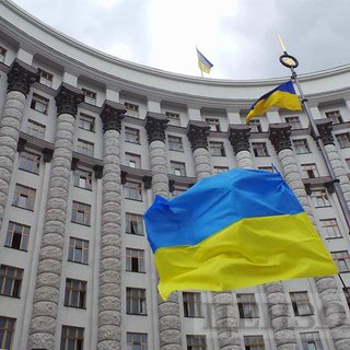 Поместья под Киевом и элитные авто: чем владеют и как живут бывшие премьер-министры Украины, — СМИ