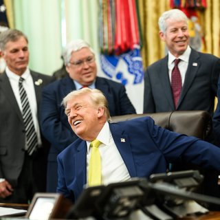 Удар в спину Украине: Трамп отменил пошлины и санкции против России в соответствии с "законом Грема"