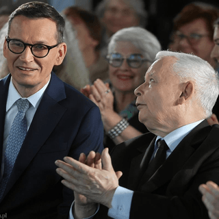 Раскол в топ-партии Польши: почему Качиньский исключил Моравецкого и десятки депутатов
