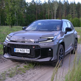 Покращений бестселер: огляд нового кросовера Toyota RAV4 (фото)