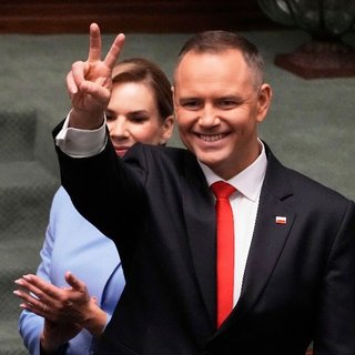Майбутнє в обмін на чотири ордени Білого Орла: що втратила Польща внаслідок скандалу