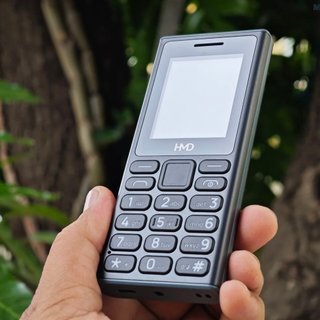Вийшов сучасний кнопковий 4G-телефон HMD: 15 днів роботи від батареї та низька ціна (фото)