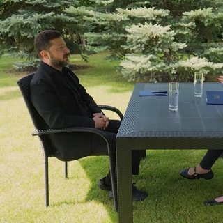 "Безумные люди": Зеленский впервые отреагировал на интервью Мендель Карлсону