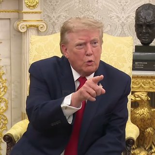 "Заткнитесь": Трамп и Белый дом набросились на журналистку CNN (видео)