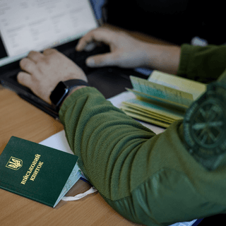 Блокировка счетов нарушителям мобилизационного законодательства: юристы объяснили, возможно ли это
