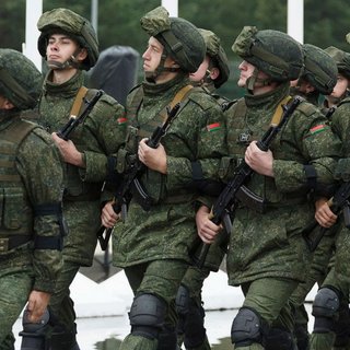 Лукашенко може готувати армію в 300 тисяч для вступу у війну: Україна отримала звіт від опозиції