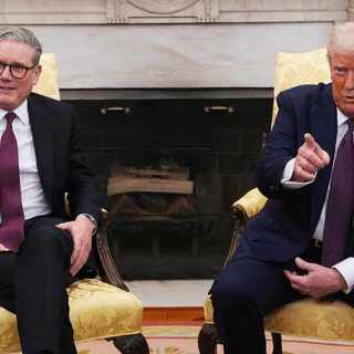 "Провалився в двох питаннях": Трамп натякає на відставку британського прем'єра Стармера (фото)