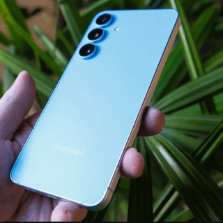 Более дешевый смартфон Samsung превзошел Galaxy S26: чем модель FE оказалась лучше (фото)