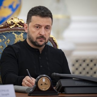 "Из-за имперских привилегий": Зеленский исключил русский язык из перечня защищенных