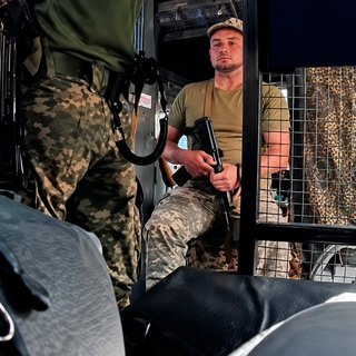 "Інакше втечуть у СЗЧ": військовий показав автобус, яким мобілізованих везуть у навчальний центр