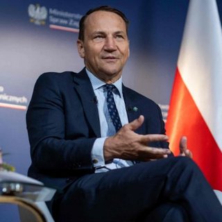 "Унизило президента": лишение Зеленского ордена было "неадекватным" решением, — глава МИД Польши