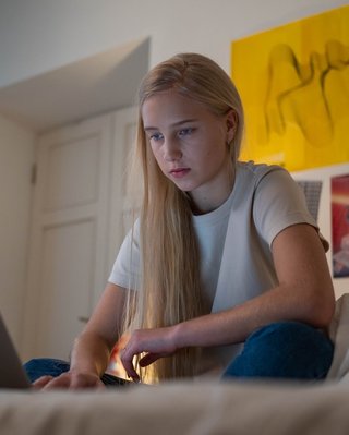 В Австралии запретили соцсети для подростков: под ограничением Instagram и TikTok