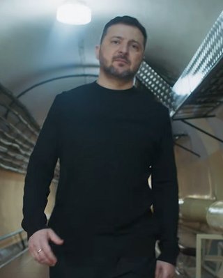 "Мне нужно оружие, а не такси": Зеленский впервые показал свой бункер (видео)