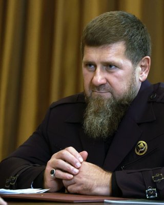 Болезнь Кадырова разжигает борьбу за власть: кто может стать следующим главой Чечни, — The Times