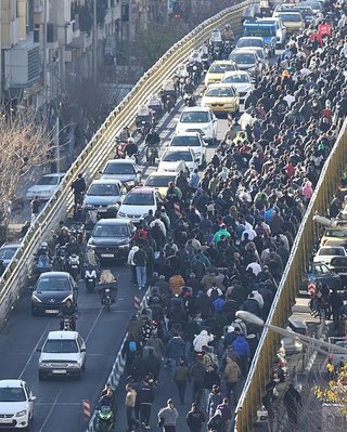 Іран охопили масштабні протести: є загиблі та поранені (відео)