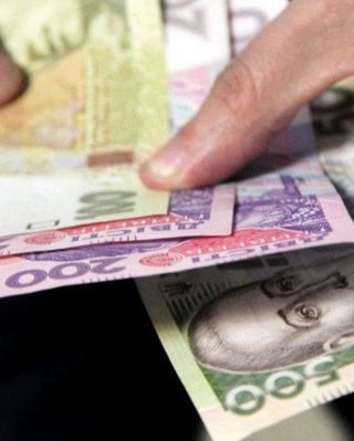 До 12 тысяч гривен: в Раде хотят поднять украинцам минимальную зарплату и пенсии