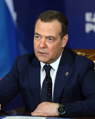 "Зомби-апокалипсис может стать реальностью": Медведев обвинил США в биологических экспериментах