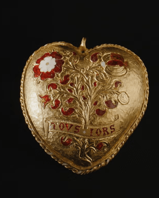 Дійсно королівський подарунок: яке значення приховував золотий кулон за 4,6 мільона доларів (фото)