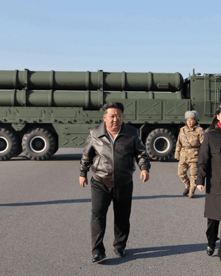 Контролирует ядерные силы: Ким Чен Ын назначил 13-летнюю дочь руководить ракетным управлением, — СМИ