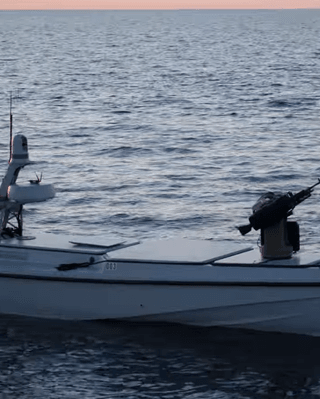 "Розумна" турель проти "Шахедів": США модифікували український морський дрон Magura V7, — ЗМІ