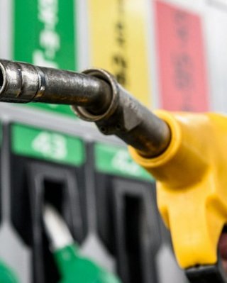 "Нас просто обманывают": эксперт объяснил, есть ли разница между премиальным и обычным топливом на украинских АЗС