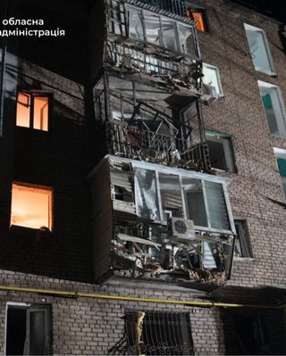 Росіяни вісім разів вдарили по Запоріжжю: зруйнували житловий будинок, є постраждалі (відео)