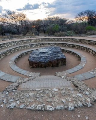 Метеорит Гоба: почему самый большой в мире метеорит не оставил после себя кратер (фото)