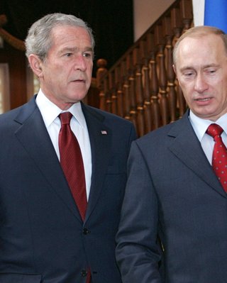 Путін сам хотів у НАТО, але не хотів бачити там Україну: опубліковано його переговори з Бушем