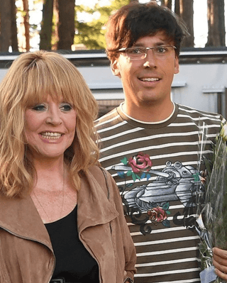 Максим Галкин показал Аллу Пугачеву с тростью в руке (фото)