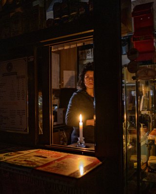 Графіки відключення електроенергії 5 грудня: в якій області найдовше не буде світла (фото)