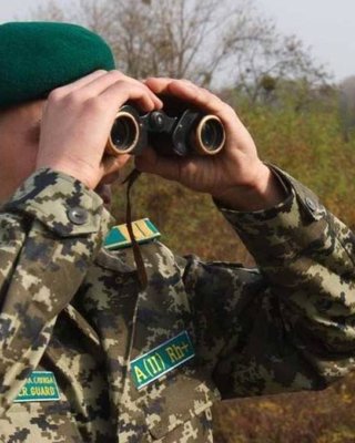 Битися без права на виїзд: що дає військовим закон про виїзд за кордон у віці до 22 років