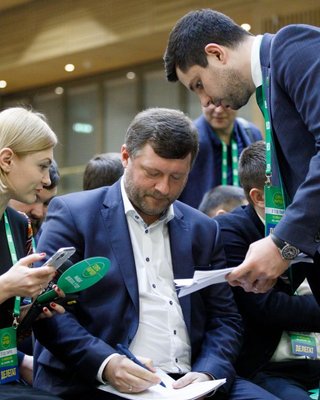 З'їзд партії "Слуга народу": вибори нового голови