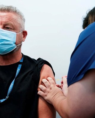 В ожидании "Дельты". Успеет ли Украина провести вакцинацию до начала третьей волны пандемии