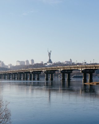 Відрізати Лівий берег: Росія готова бити по мостах у Києві — як цьому протистояти