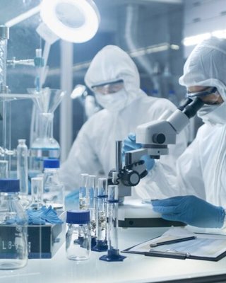 Лабораторії є — бомби немає: у чому полягає проблема звинувачень України у розробленні біологічної зброї